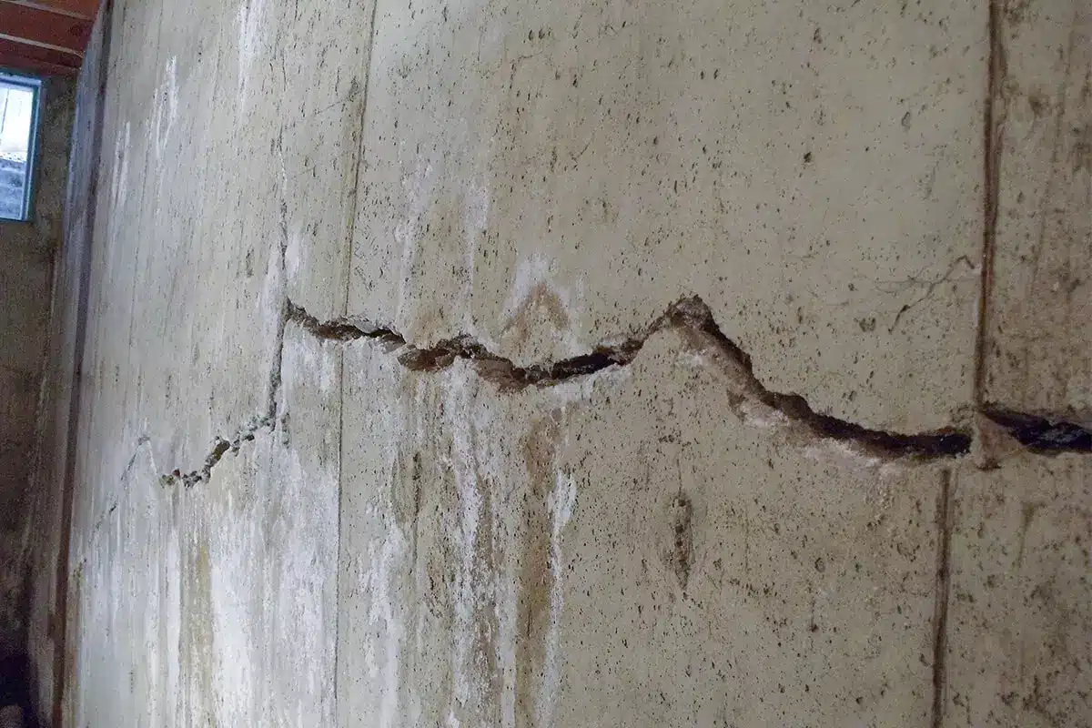 Wall Crack